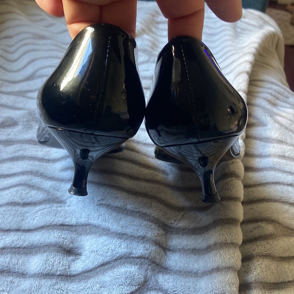 Stuart Weitzman black patent kitten heel - Picture 6 of 9